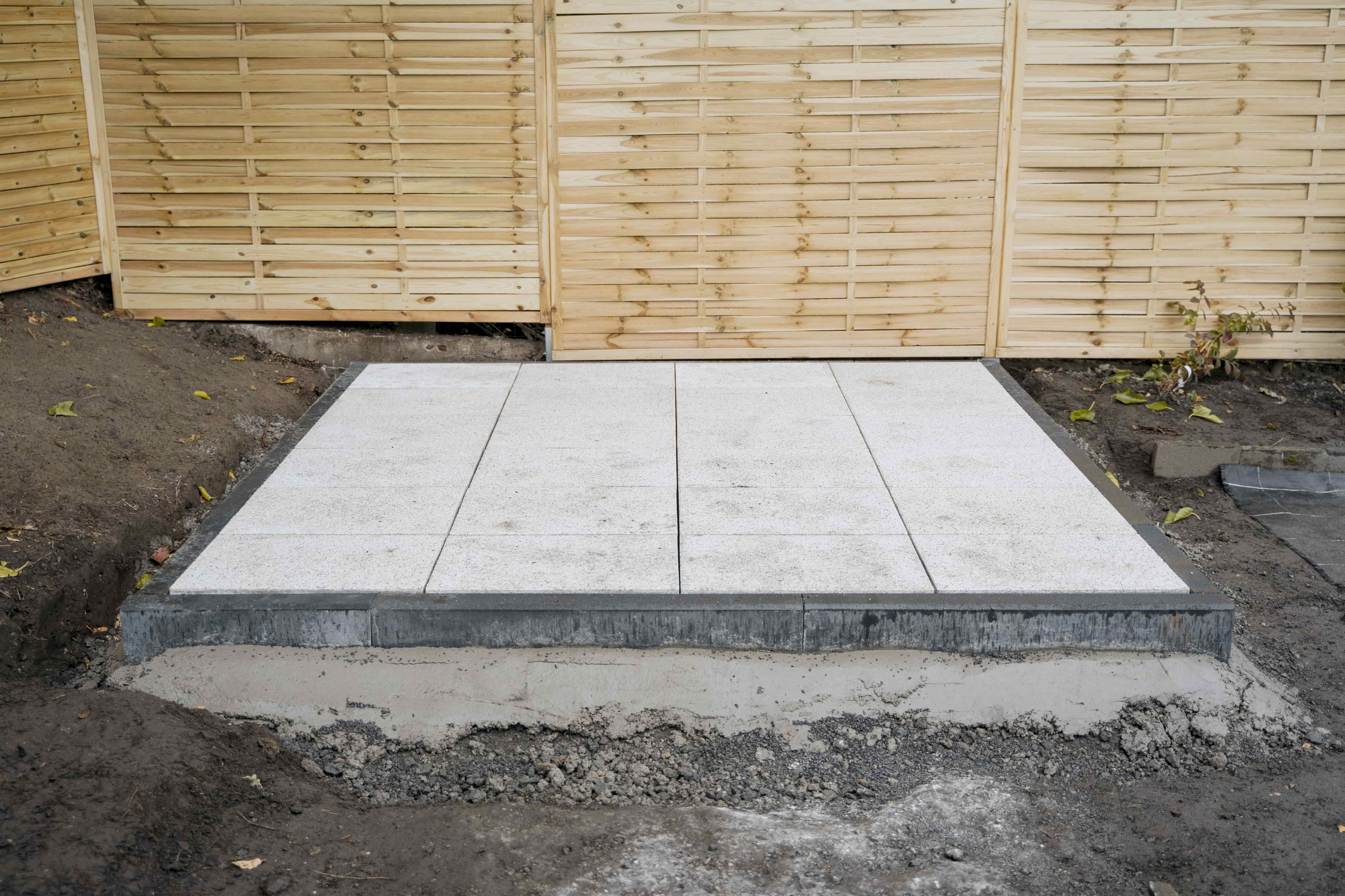 Kerti lapok elhelyezése stabil lemezalaphoz