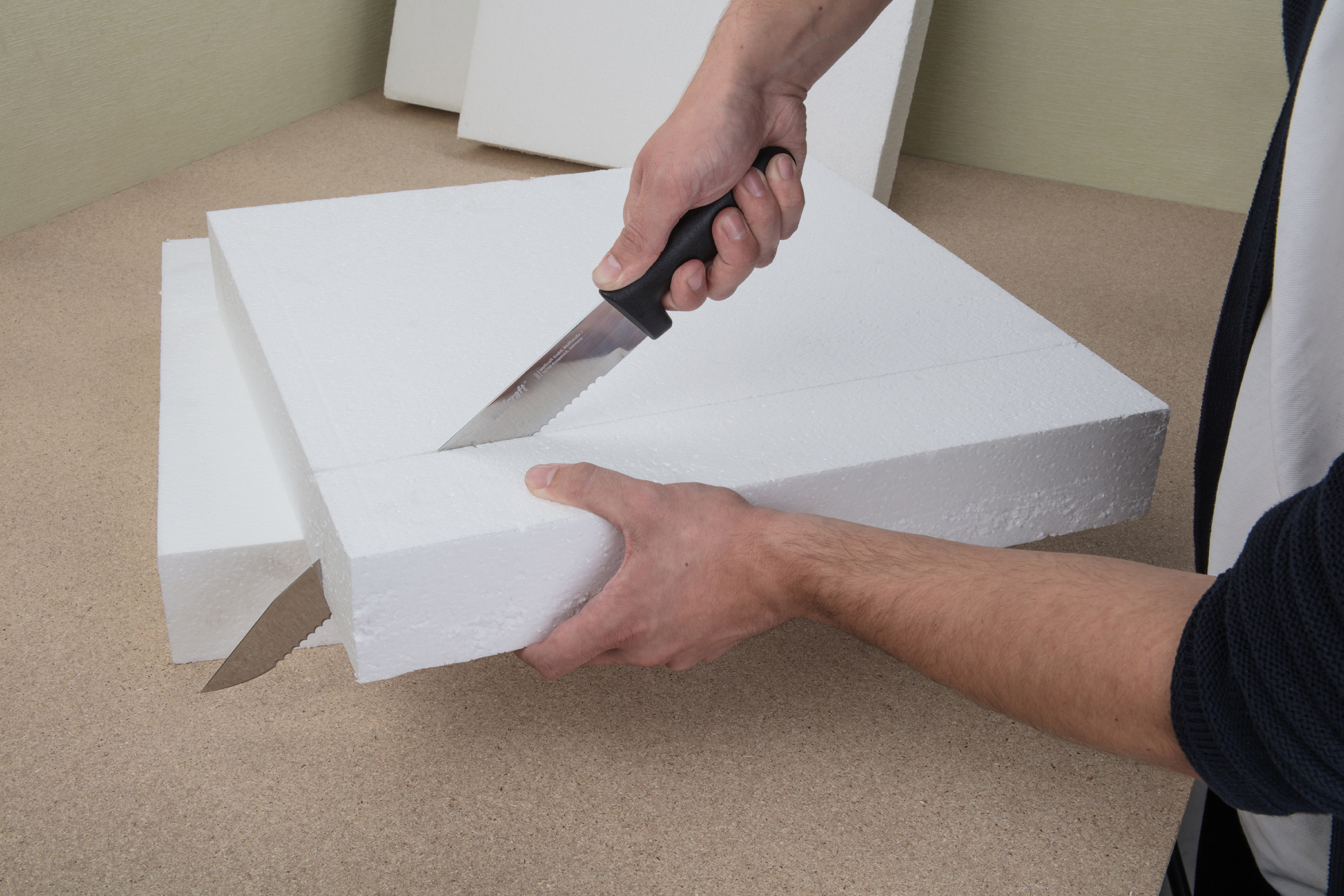 Hungarocell vágása és ragasztása - lépésről lépésre